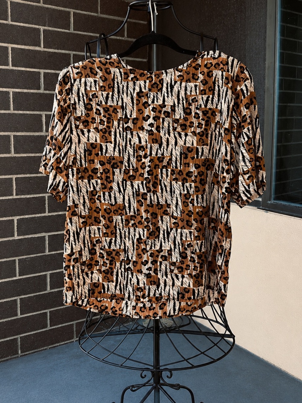 Vintage Animal Print Short Sleeve 100% Silk Shirt | Medium | Christie & Jill